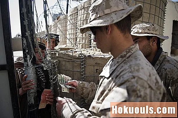 Pekerjaan Marine Corps: Jurubahasa dan Penterjemah Tentera MOS 2799