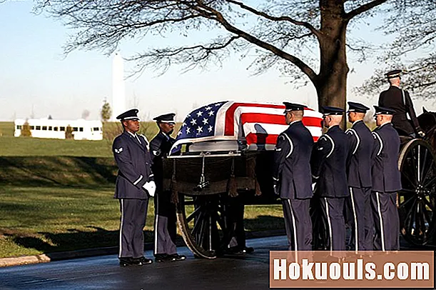 軍事葬儀と伝統