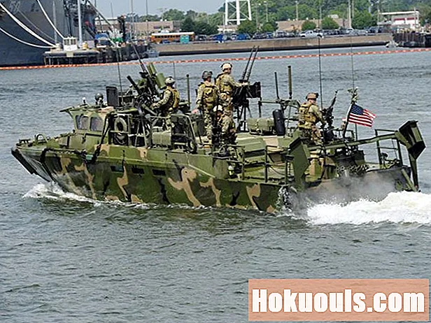 JAV karinio jūrų laivyno rudo vandens buriuotojai